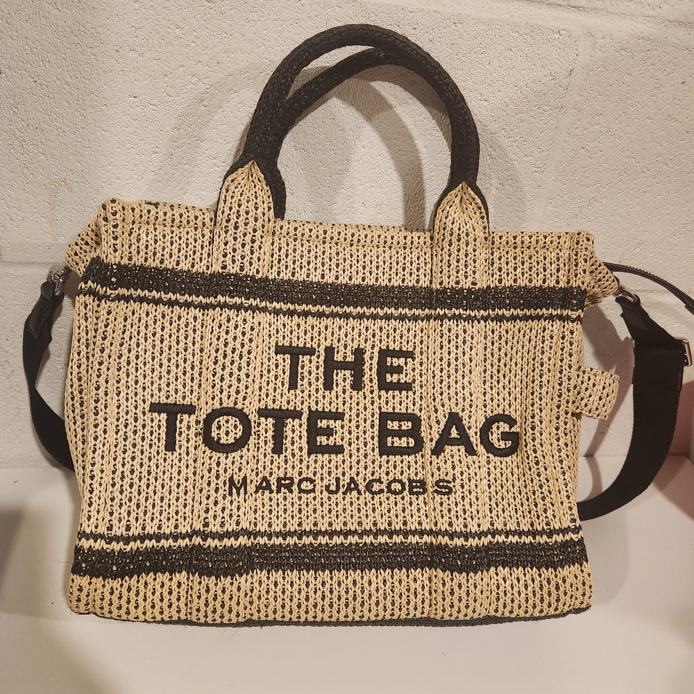 Marc Jacobs The Tote Bag Straw Tote in Natural and Black